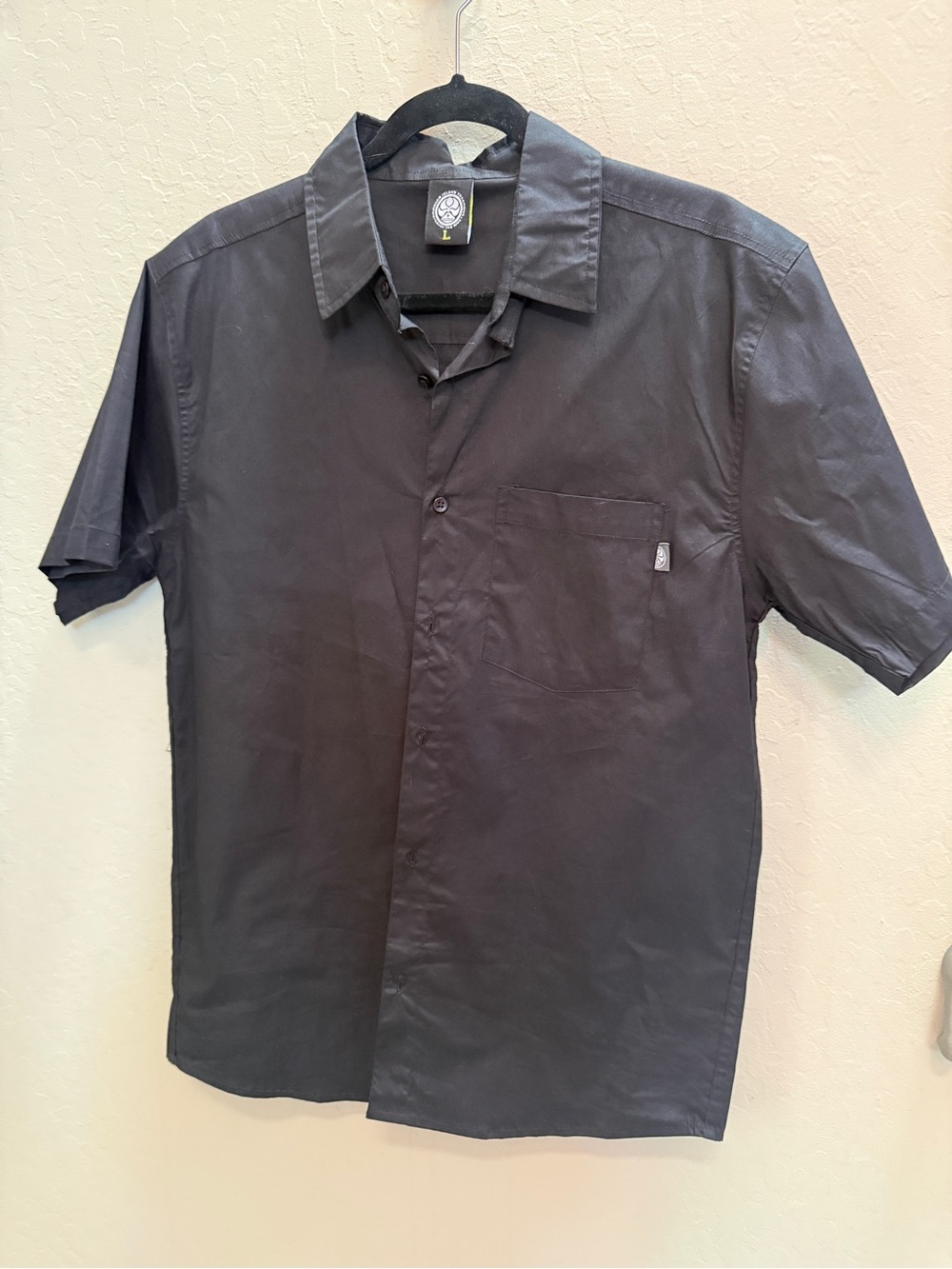 Men's HIC Short-Sleeve Black Button-Down Shirt